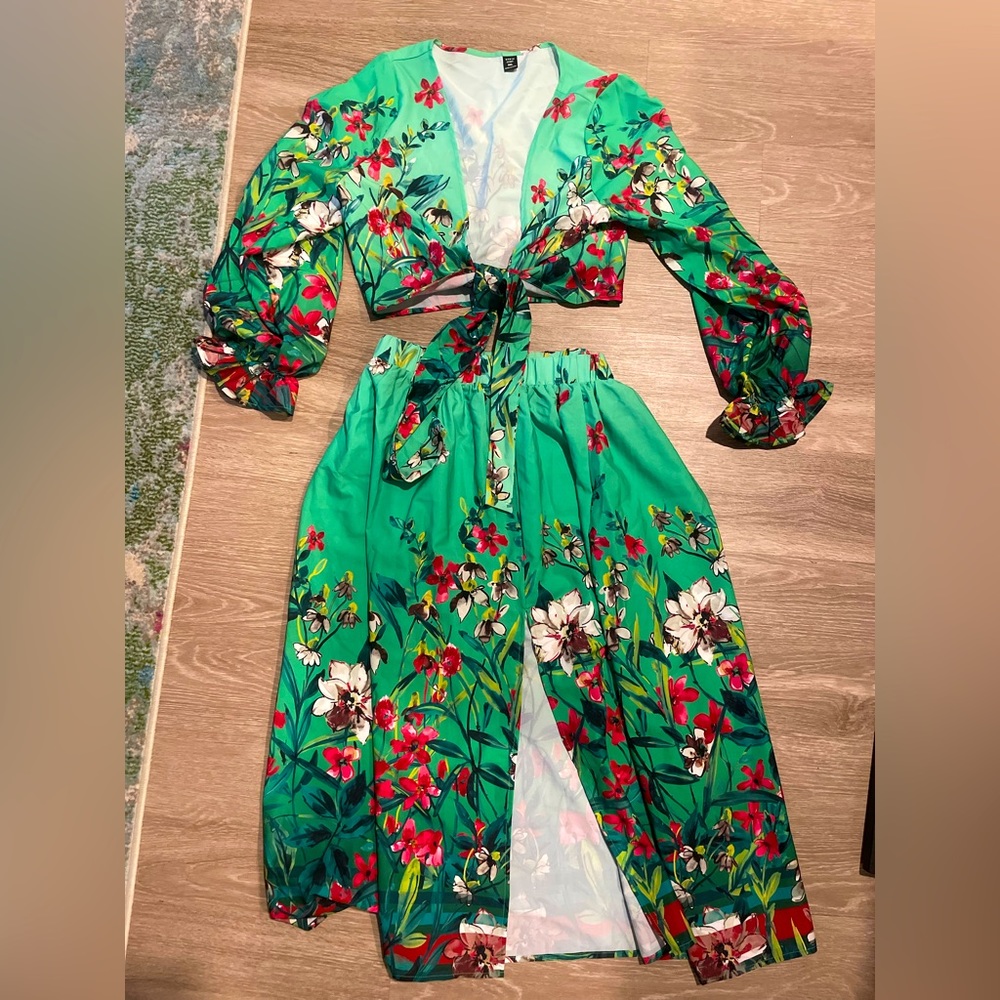 Never worn SHEIN set,XL,skirt true to size but top fits like a M if big busted